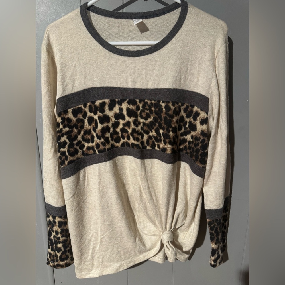 3 for $10 🌻Super soft, long sleeve shirt